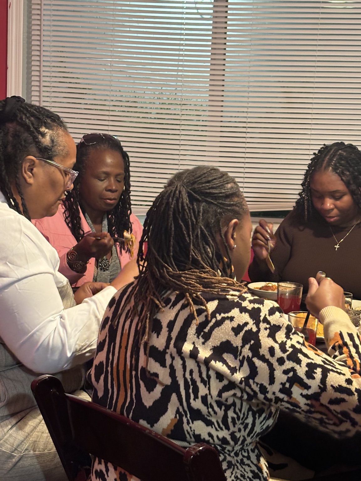 Women gathered for the DUO supper club