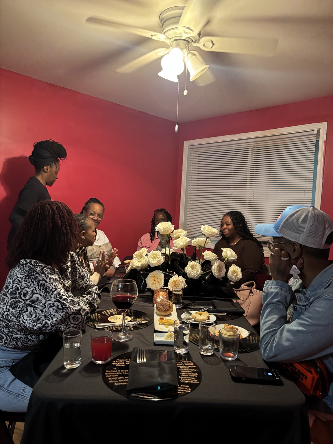 A full DUO table of guests and flowers